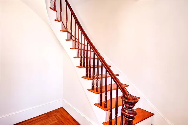 $650,000 | 2952 East Main Road, Portsmouth, RI 02871