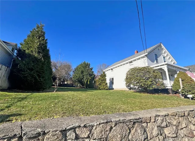 $650,000 | 2952 East Main Road, Portsmouth, RI 02871