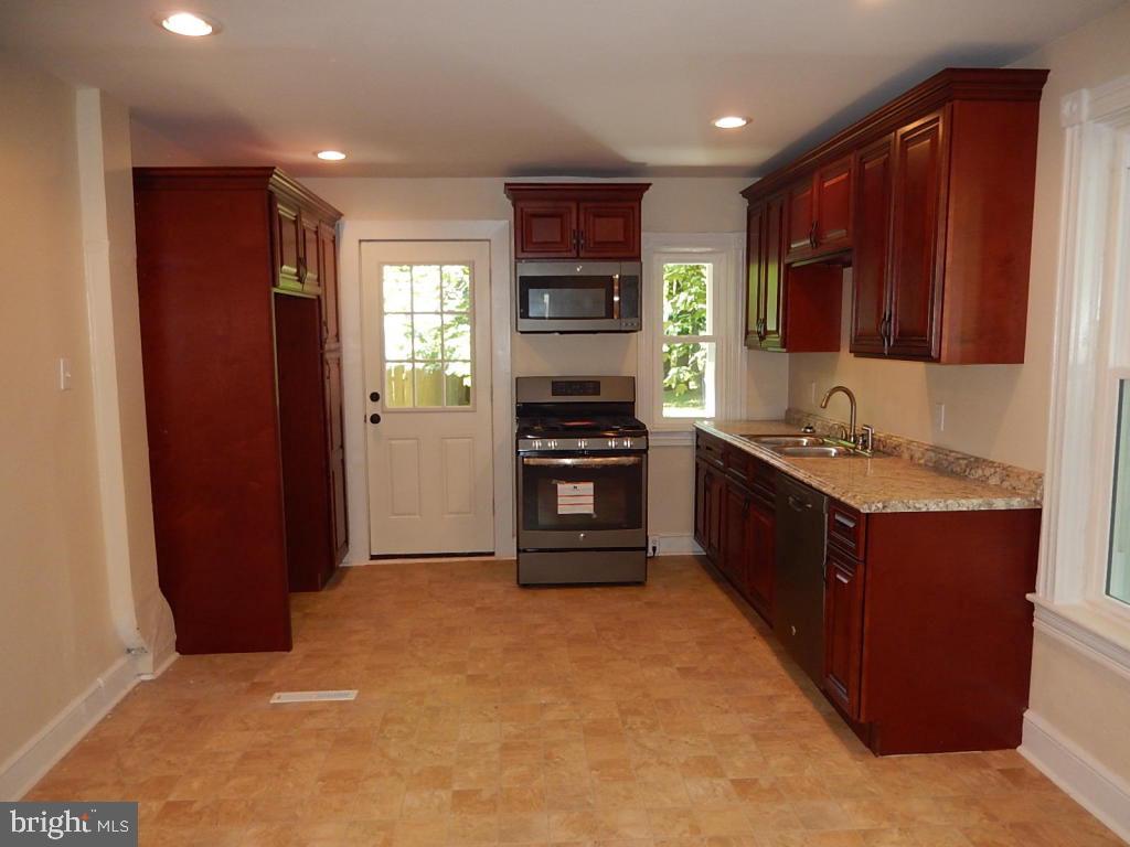 1752 Eden Road Lancaster, PA 17601 - Photo 11 of 41