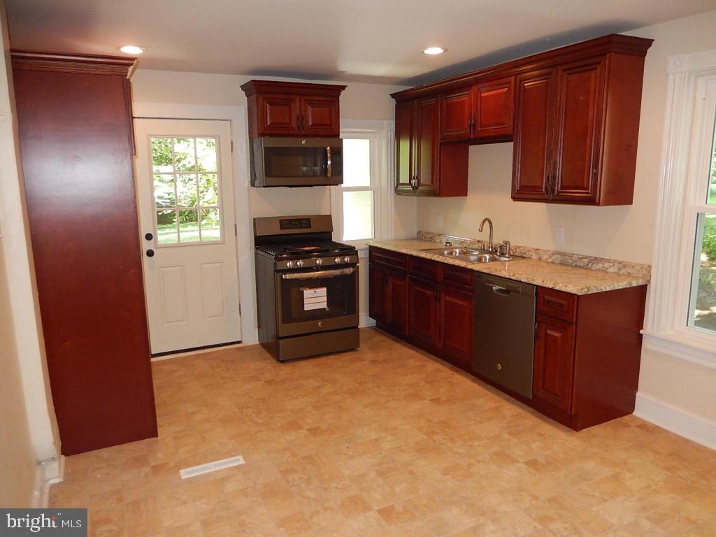1752 Eden Road Lancaster, PA 17601 - Photo 12 of 41