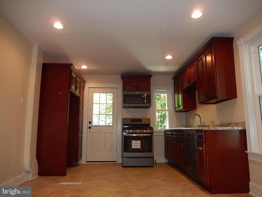 1752 Eden Road Lancaster, PA 17601 - Photo 18 of 41