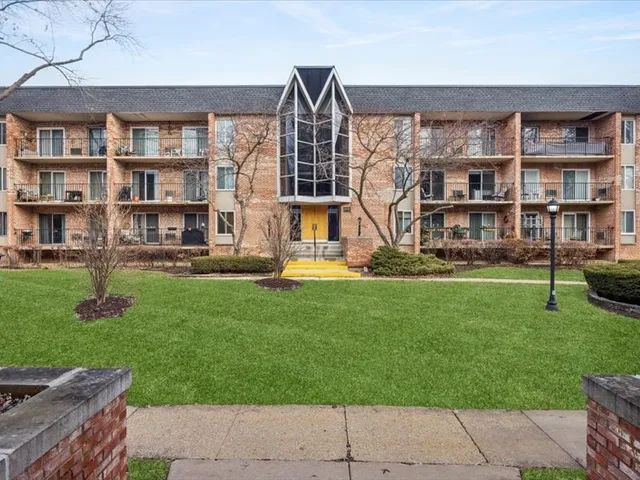 $175,800 | 1041 North Mill Street, Unit 307, Naperville, IL 60563