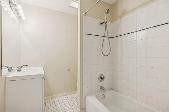 $175,800 | 1041 North Mill Street, Unit 307, Naperville, IL 60563