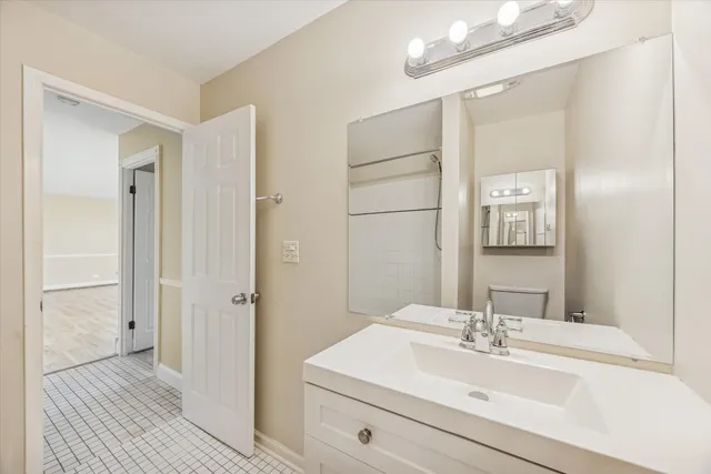 $175,800 | 1041 North Mill Street, Unit 307, Naperville, IL 60563