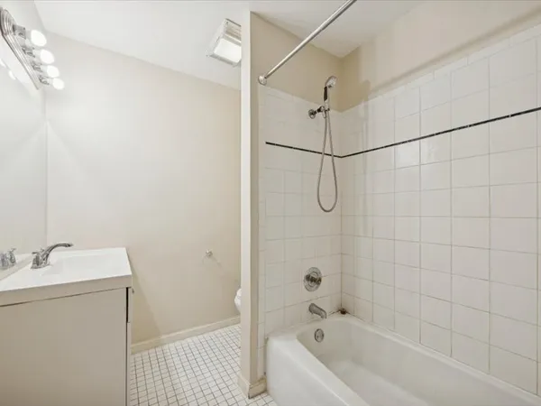 $169,300 | 1041 North Mill Street, Unit 307, Naperville, IL 60563