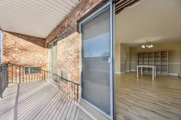 $169,300 | 1041 North Mill Street, Unit 307, Naperville, IL 60563