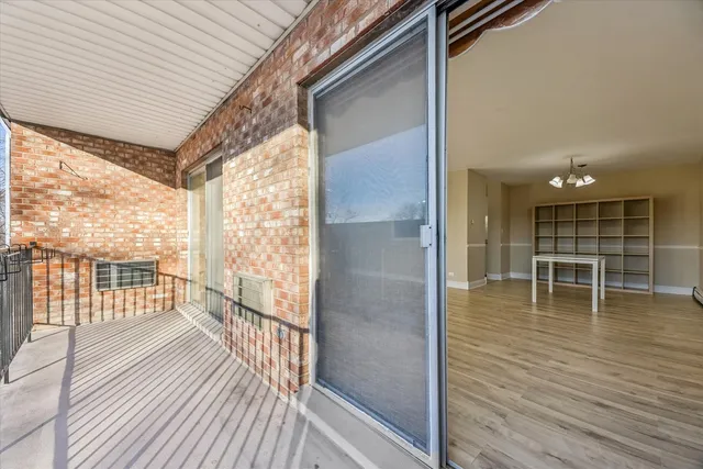 $175,800 | 1041 North Mill Street, Unit 307, Naperville, IL 60563