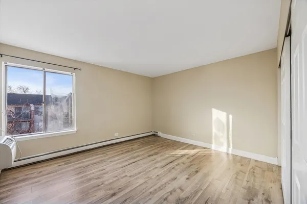 $169,300 | 1041 North Mill Street, Unit 307, Naperville, IL 60563