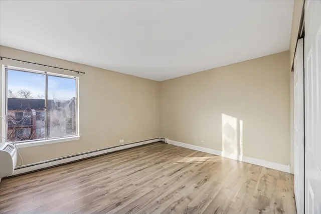 $175,800 | 1041 North Mill Street, Unit 307, Naperville, IL 60563