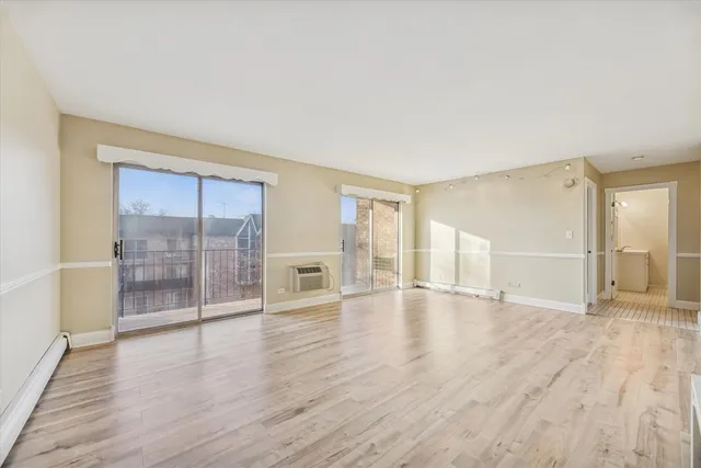 $175,800 | 1041 North Mill Street, Unit 307, Naperville, IL 60563