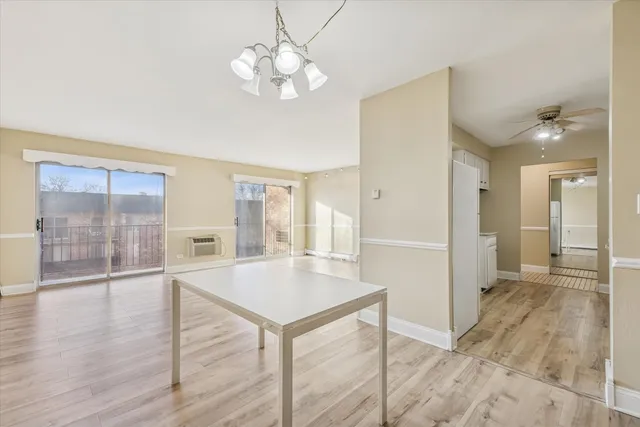 $175,800 | 1041 North Mill Street, Unit 307, Naperville, IL 60563