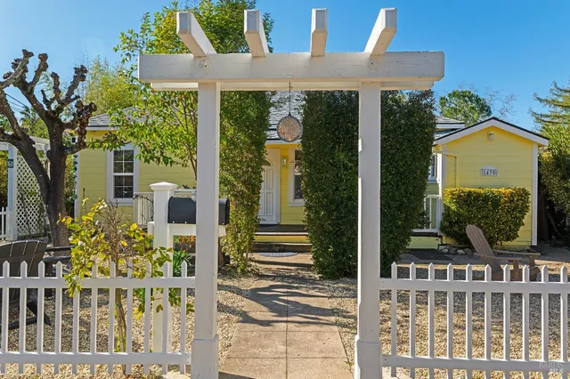 $1,500,000 | 1435 2nd Street, Calistoga, CA 94515