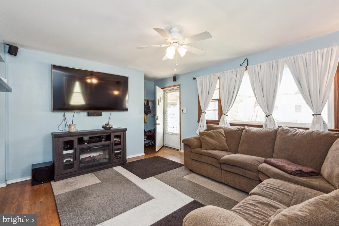 173 Roland Road Pasadena, MD 21122 - Photo 3 of 30 Gallery Image 3