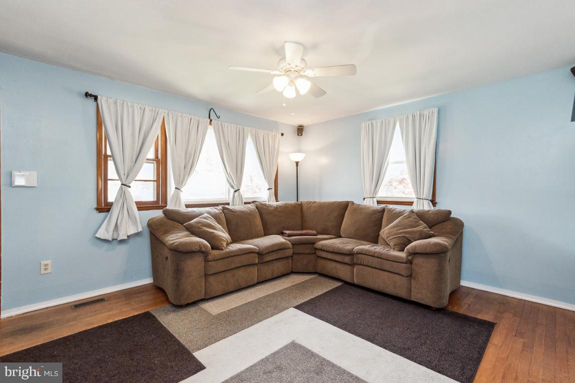 173 Roland Road Pasadena, MD 21122 - Photo 8 of 30 Gallery Image 8