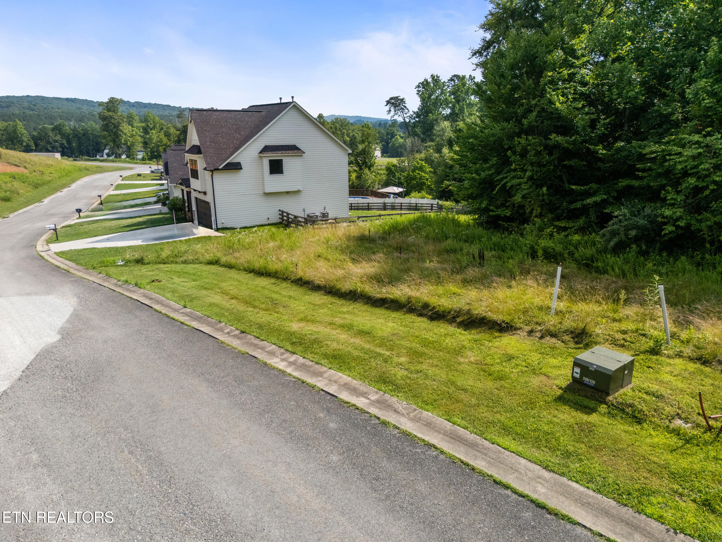 113 Cherry Oak Drive Oak Ridge, TN 37830 - Photo 11 of 18 113 cherry oak drive-11