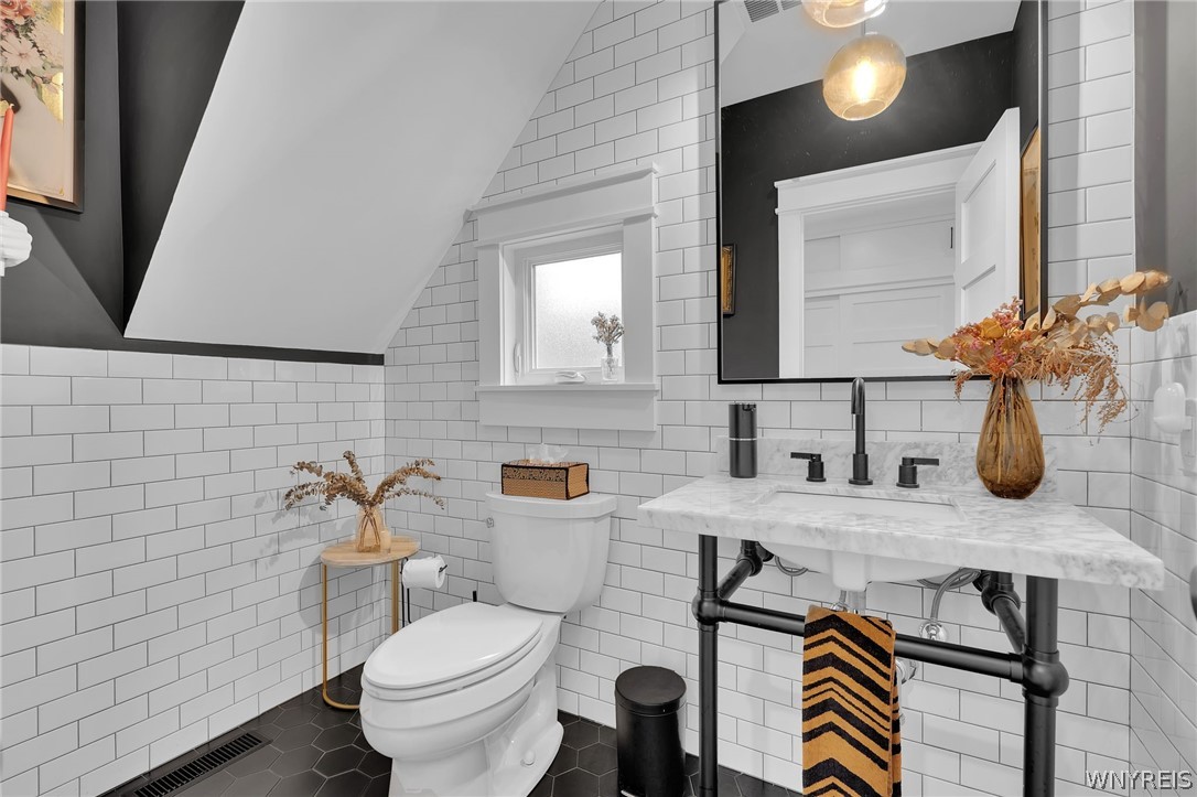 38 Ripley Place Buffalo, NY 14213 - Photo 20 of 50 1st Floor Half Bath