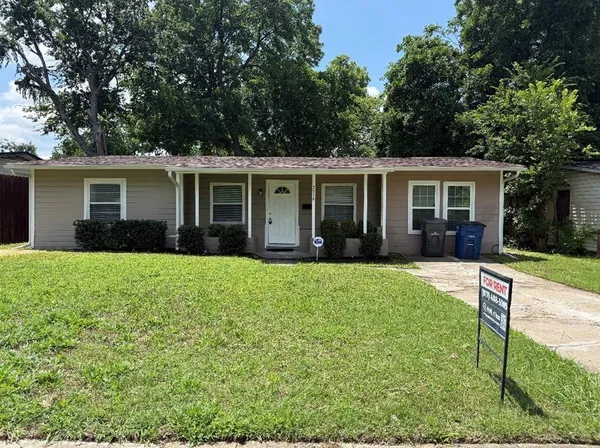 $2,050 | 2518 Winthrop Drive, Dallas, TX 75228