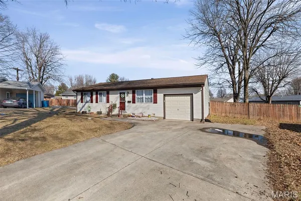 $169,900 | 706 Merlin Court, Troy, IL 62294