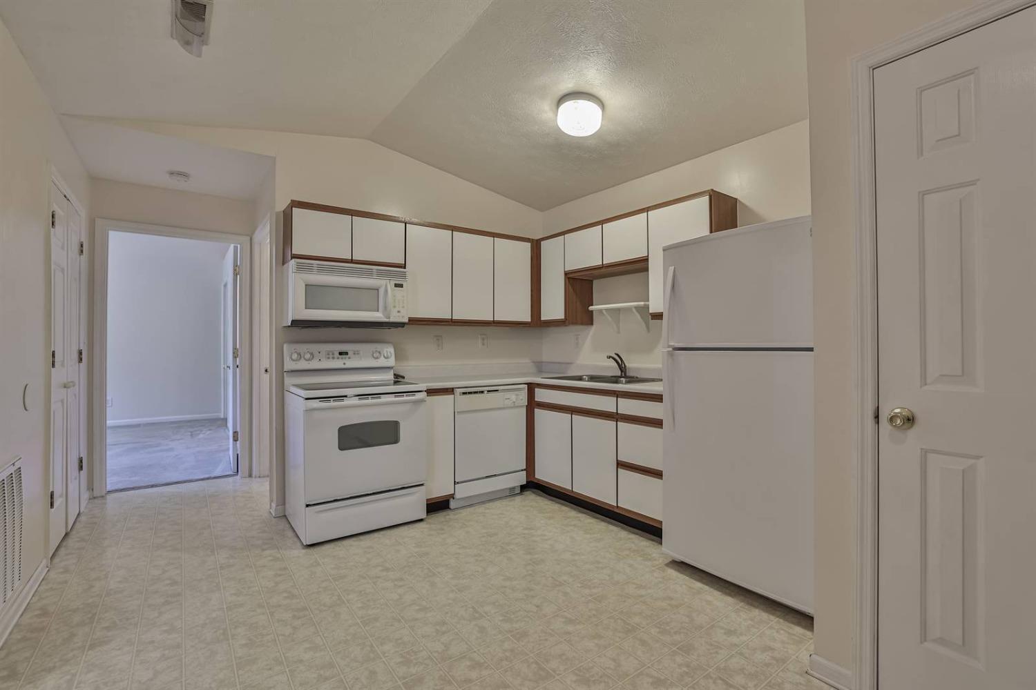 820 Compton Road, Unit 7 Cincinnati, OH 45231 - Photo 7 of 24