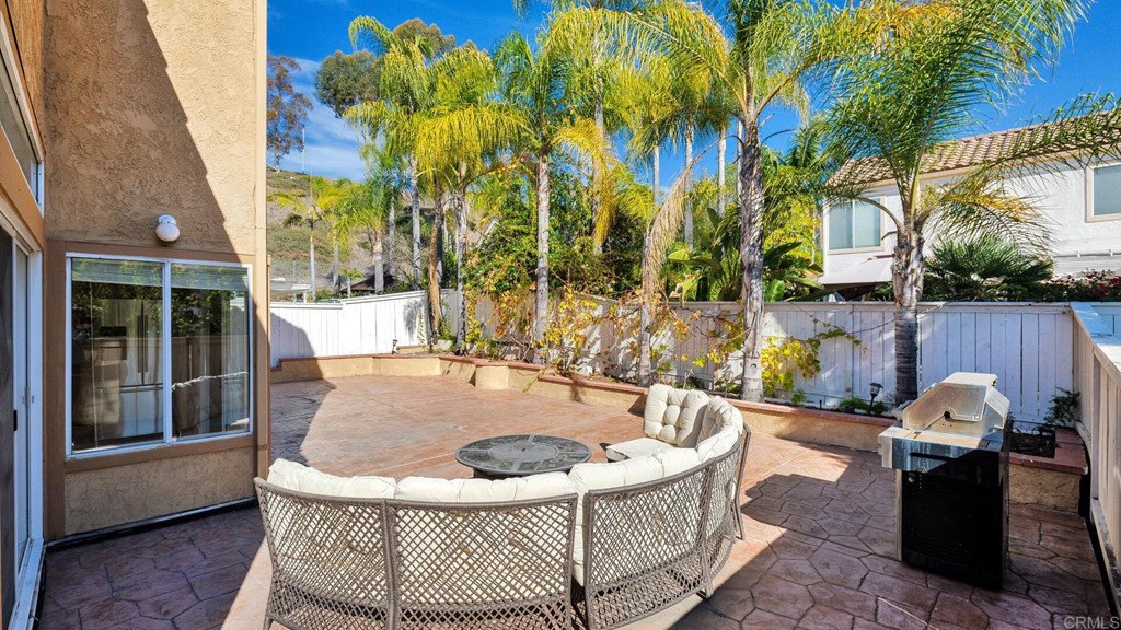 5979 Corte Playa Pacifica San Diego, CA 92124 - Photo 38 of 38 front view of a house with a tub