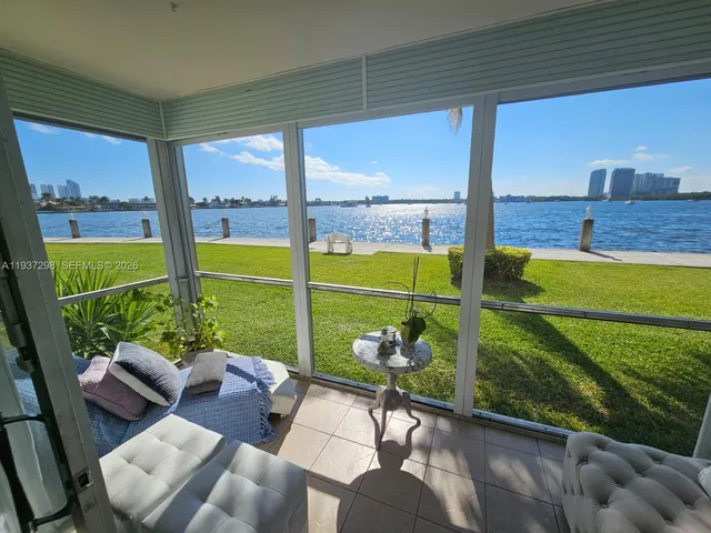 $1,750 | 3000 Marcos Drive, Unit P102, Aventura, FL 33160