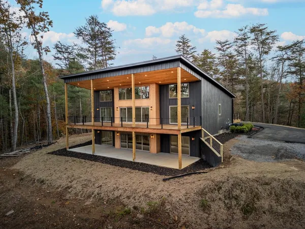 a view of an house with backyard space and balcony