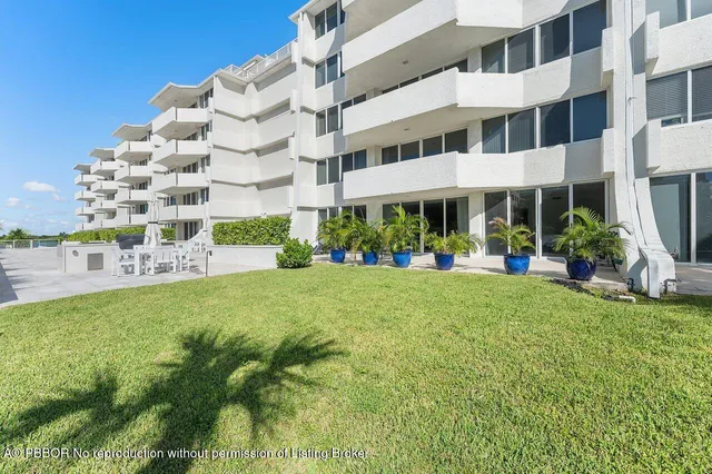 a view of building with yard