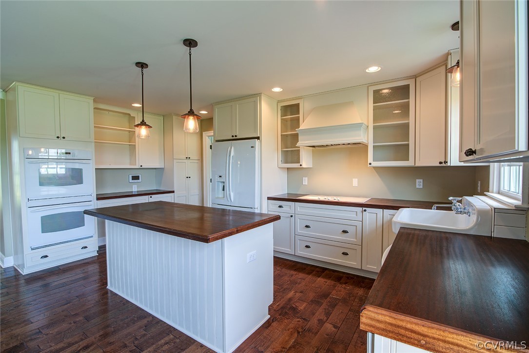 840 Fallin Town Road Warsaw, VA 22572 - Photo 8 of 25 Another angle view of Kitchen showing lovely cabin