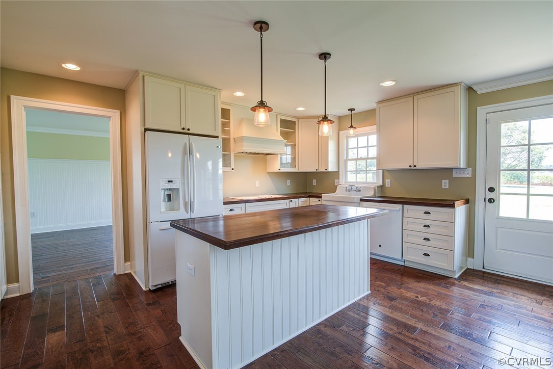 840 Fallin Town Road Warsaw, VA 22572 - Photo 9 of 25 Another angle view of Kitchen showing door to rear