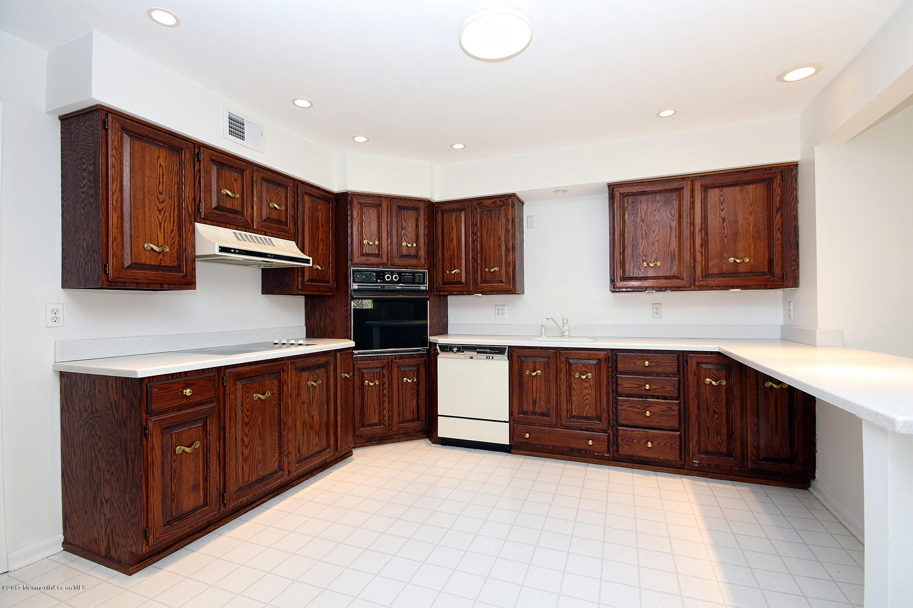 82 Reids Hill Road Morganville, NJ 07751 - Photo 8 of 24 OE1A9002