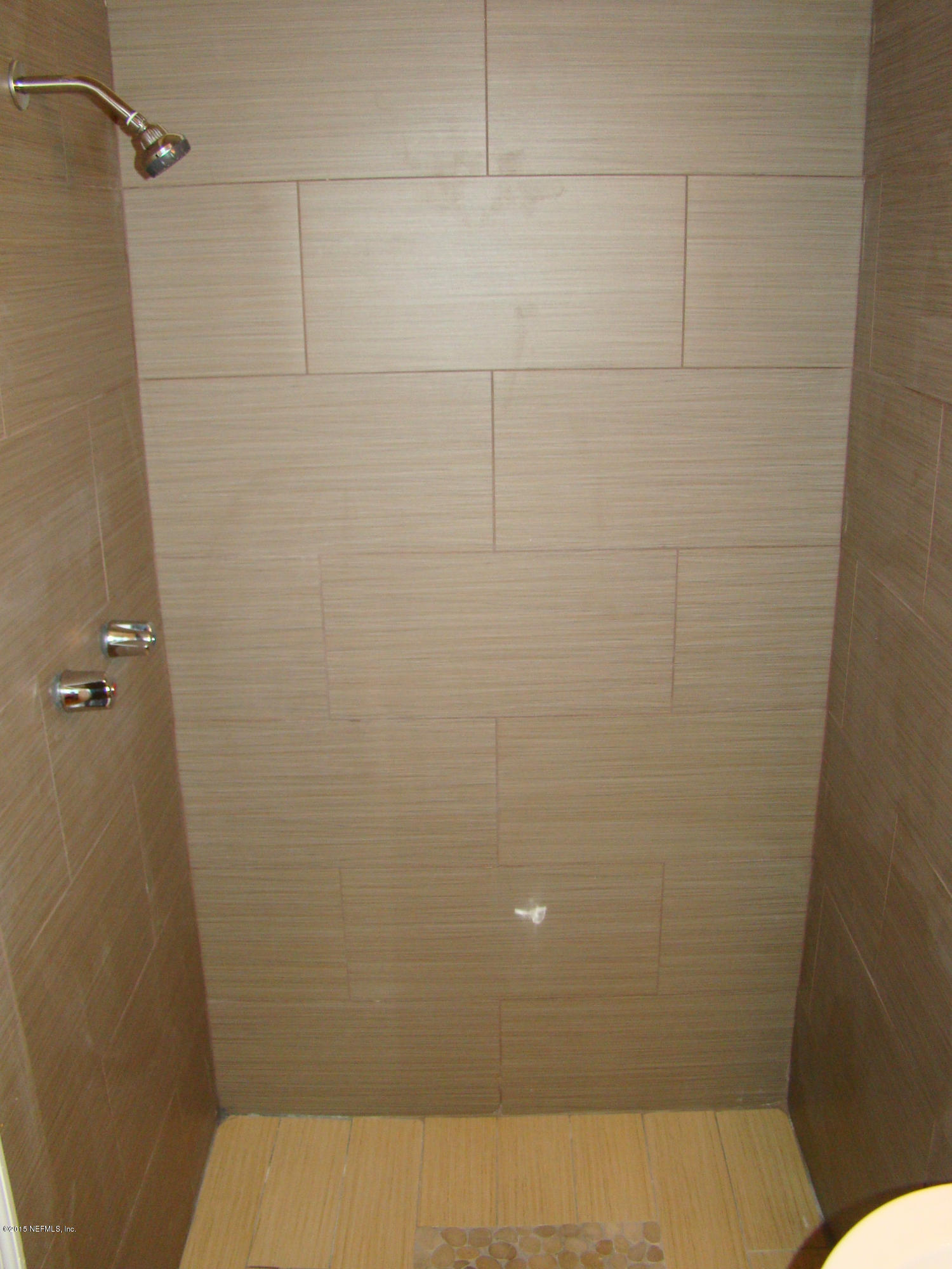 6315 Temple Road Jacksonville, FL 32217 - Photo 7 of 12 a bathroom with a bathtub