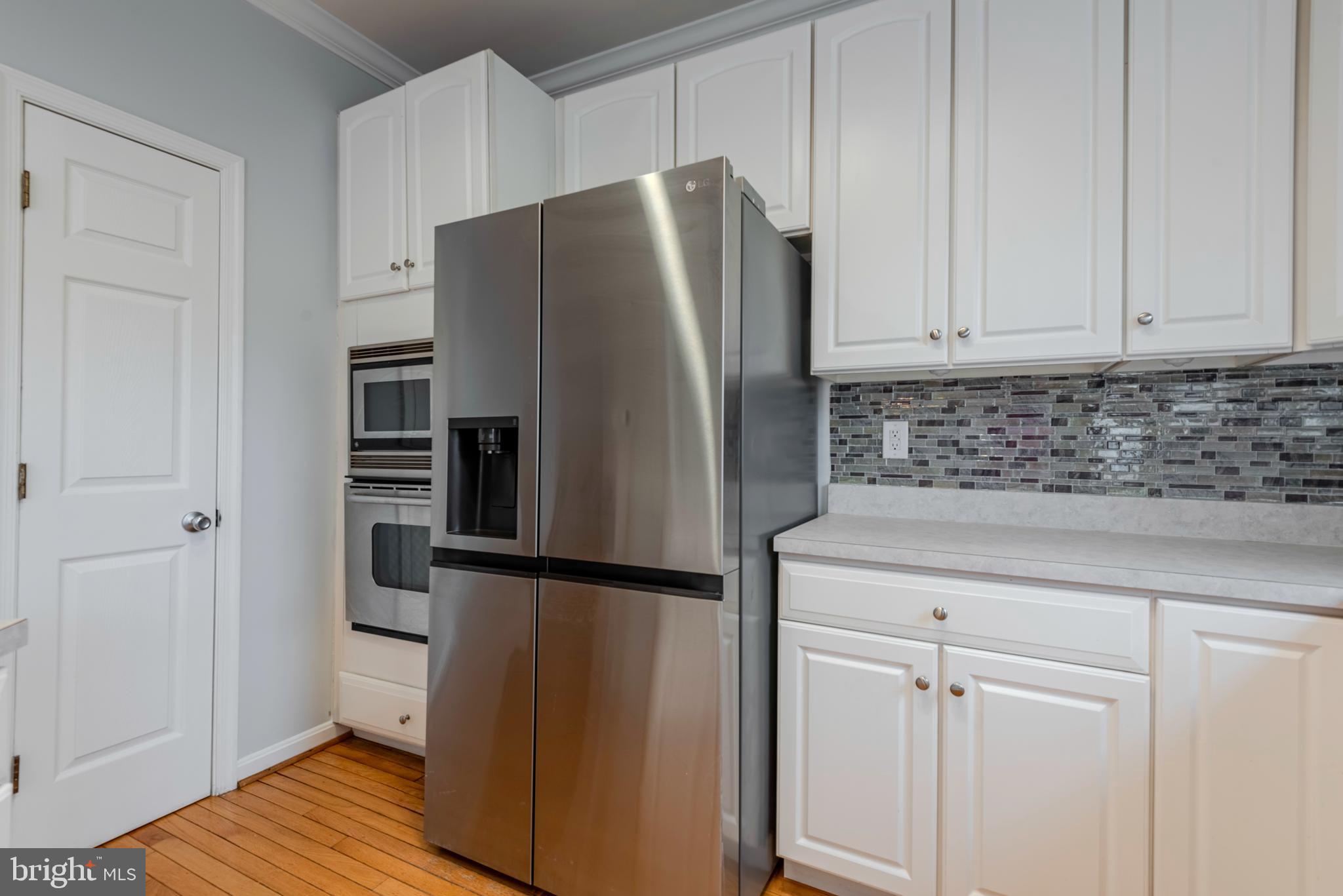 226 Wintergull Lane Annapolis, MD 21409 - Photo 12 of 38 a kitchen with stainless steel appliances a refrigerator and cabinets