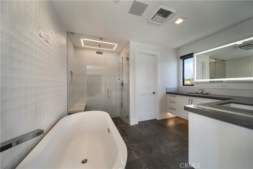 324 St Andrews Road Newport Beach, CA 92663 - Photo 11 of 18 PRIMARY BATH WITH SEPARATE TUB & SHOWER