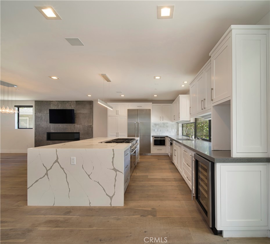 324 St Andrews Road Newport Beach, CA 92663 - Photo 7 of 18 SPACIOUS KITCHEN OPENS TO LIVING & DINING ROOM AREA