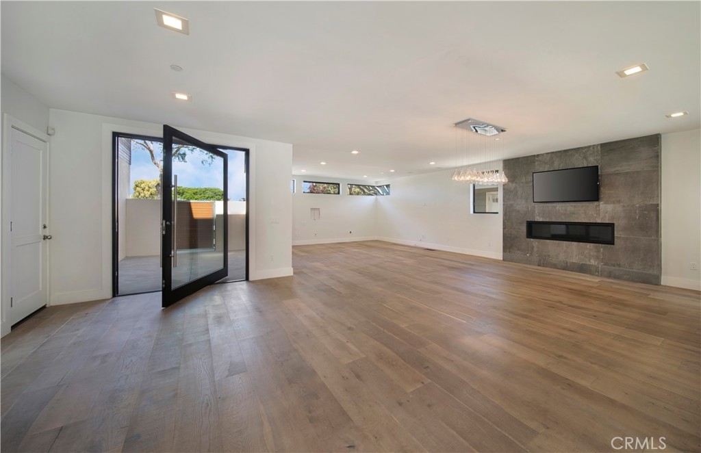324 St Andrews Road Newport Beach, CA 92663 - Photo 8 of 18 LIVING/DINING ROOM