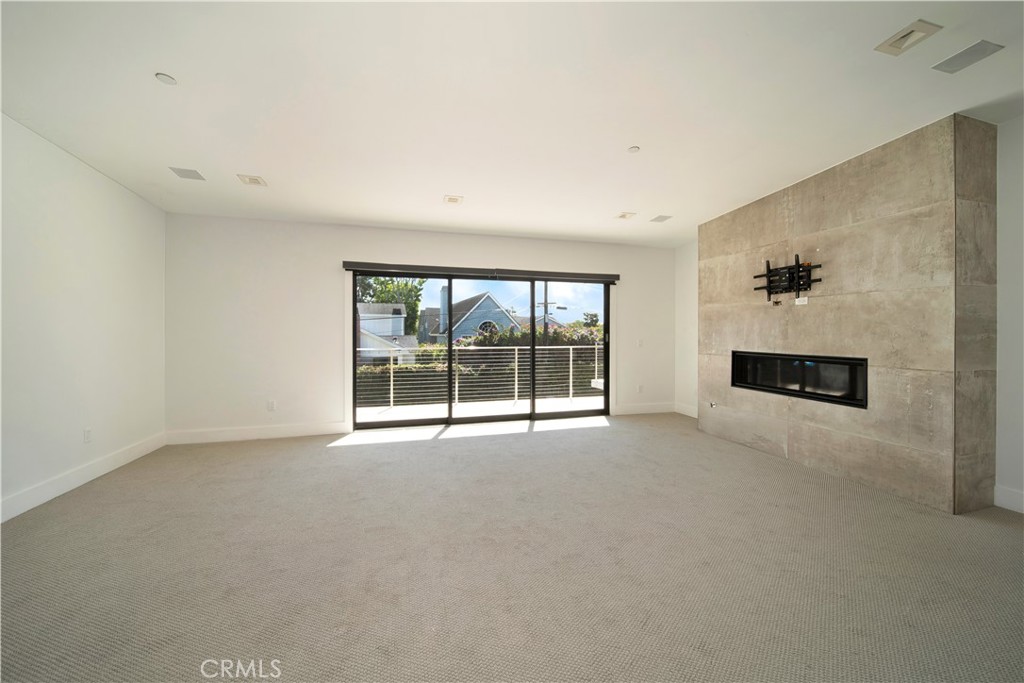 324 St Andrews Road Newport Beach, CA 92663 - Photo 10 of 18 PRIMARY SUITE WITH FIREPLACE