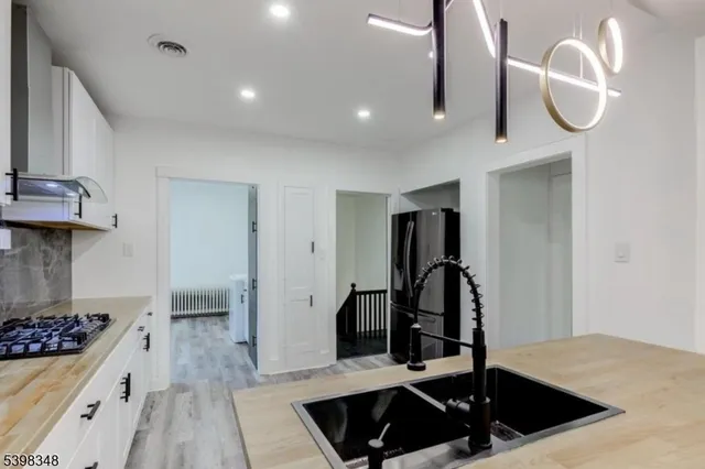 a room with two washing machine and mirrors