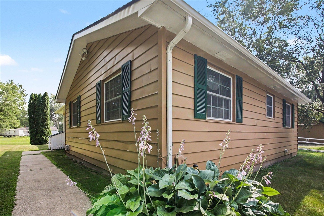 10194 Bunton Road Willis, MI 48191 - Photo 4 of 37 Gallery Image 4