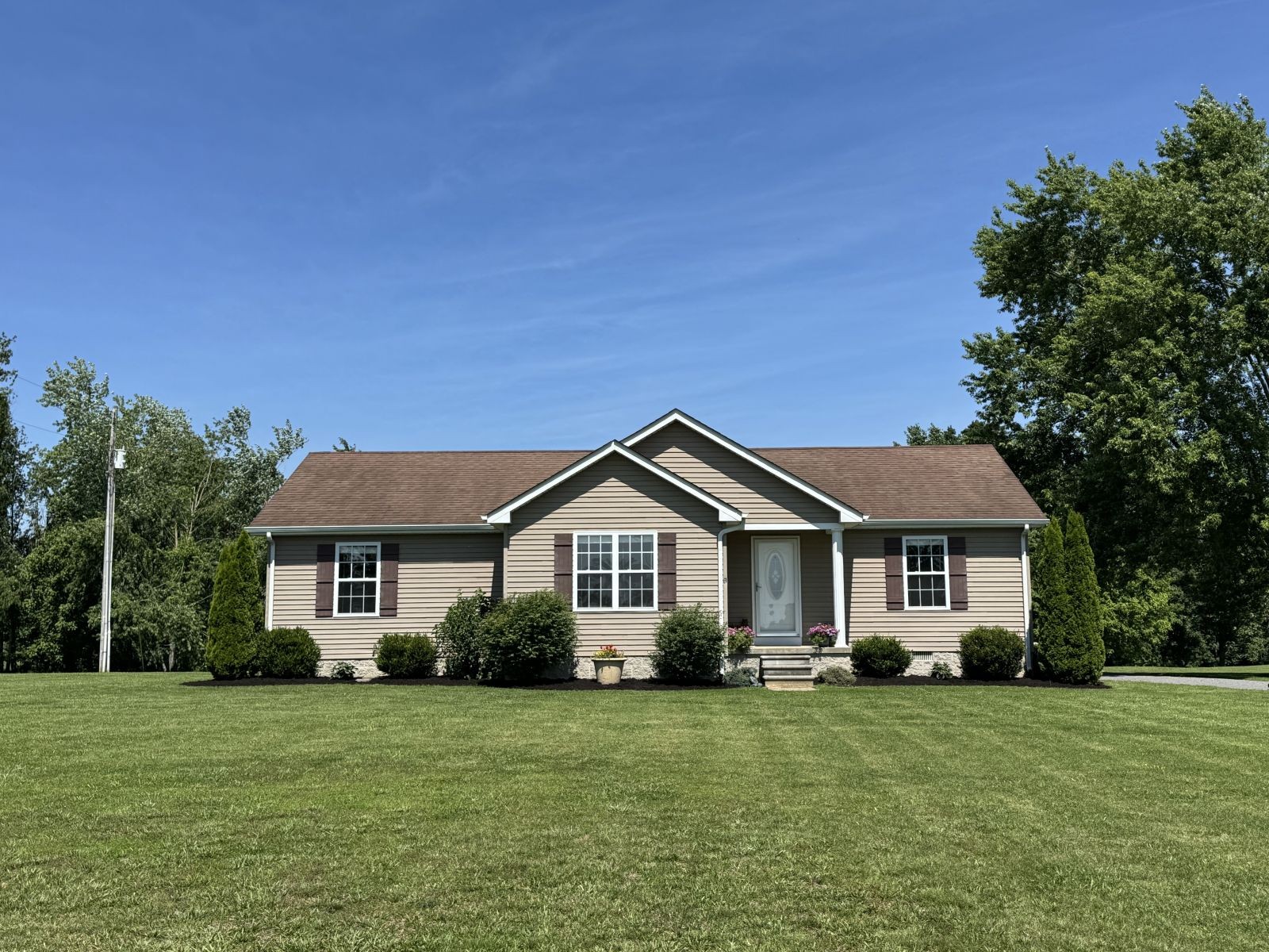 379 Williams Road Lafayette, TN 37083 - Photo 2 of 20