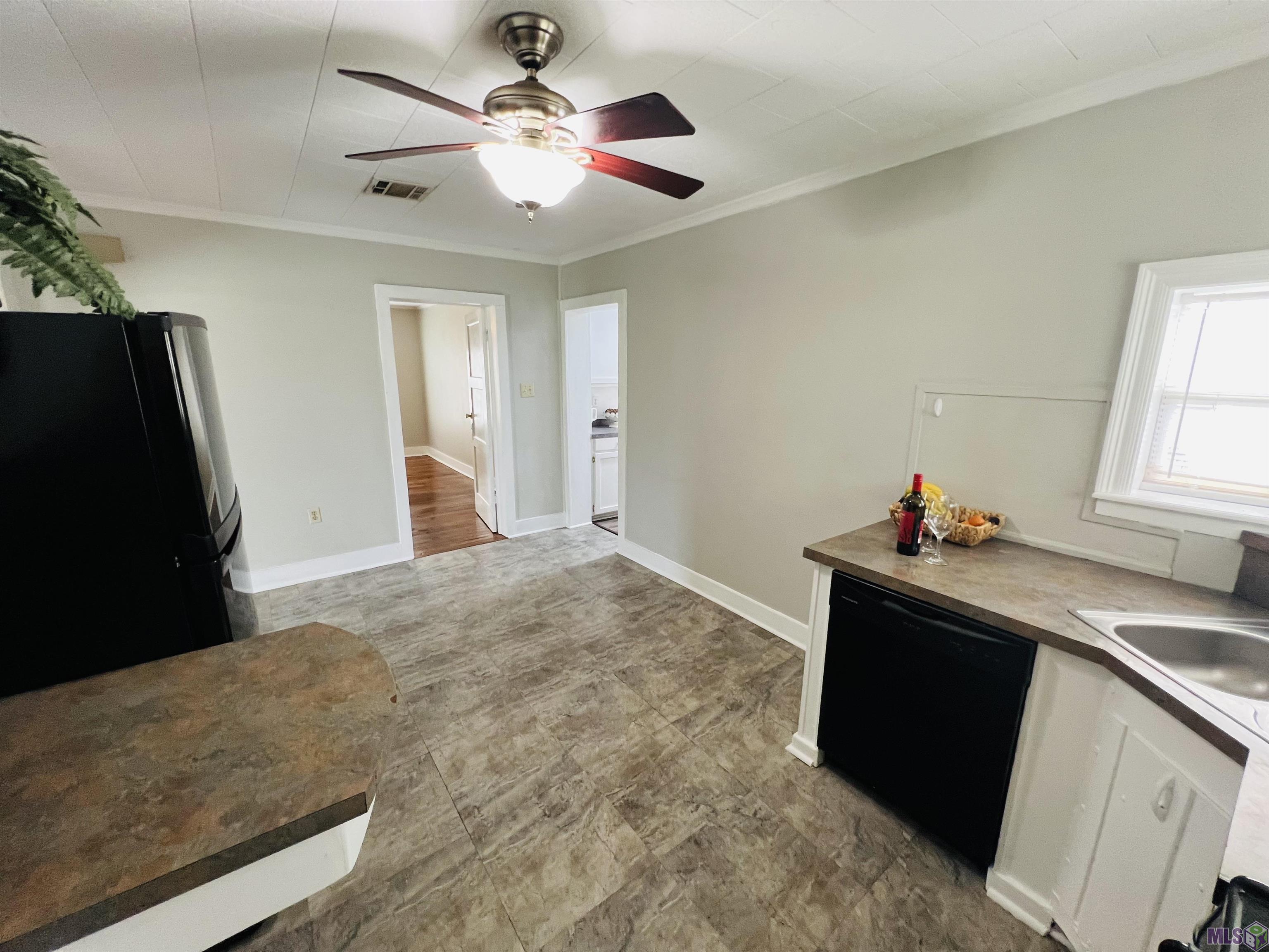 1118 Academy Street Houma, LA 70360 - Photo 23 of 58 Kitchen outlook view