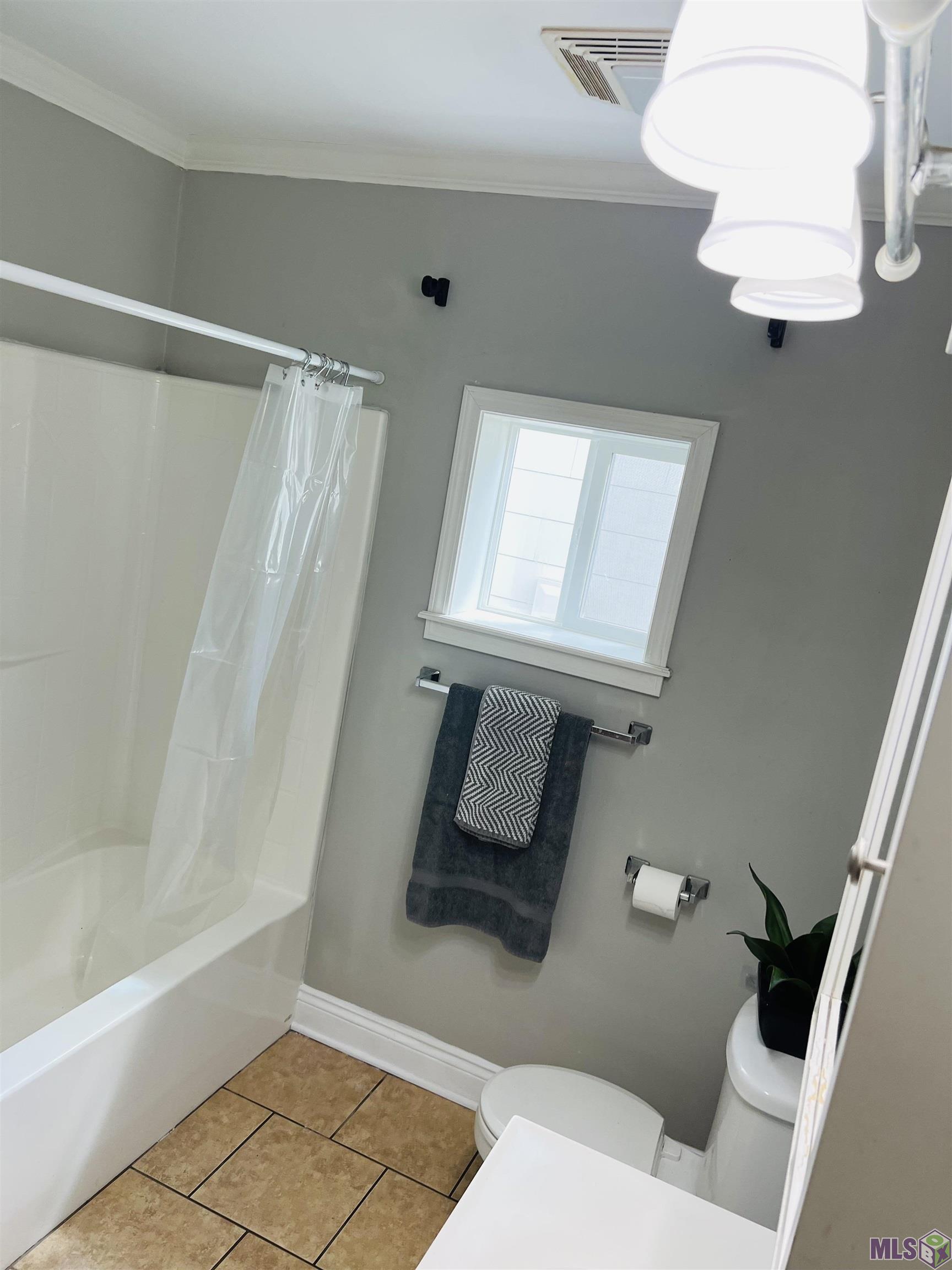 1118 Academy Street Houma, LA 70360 - Photo 26 of 58 Front bathroom view 2