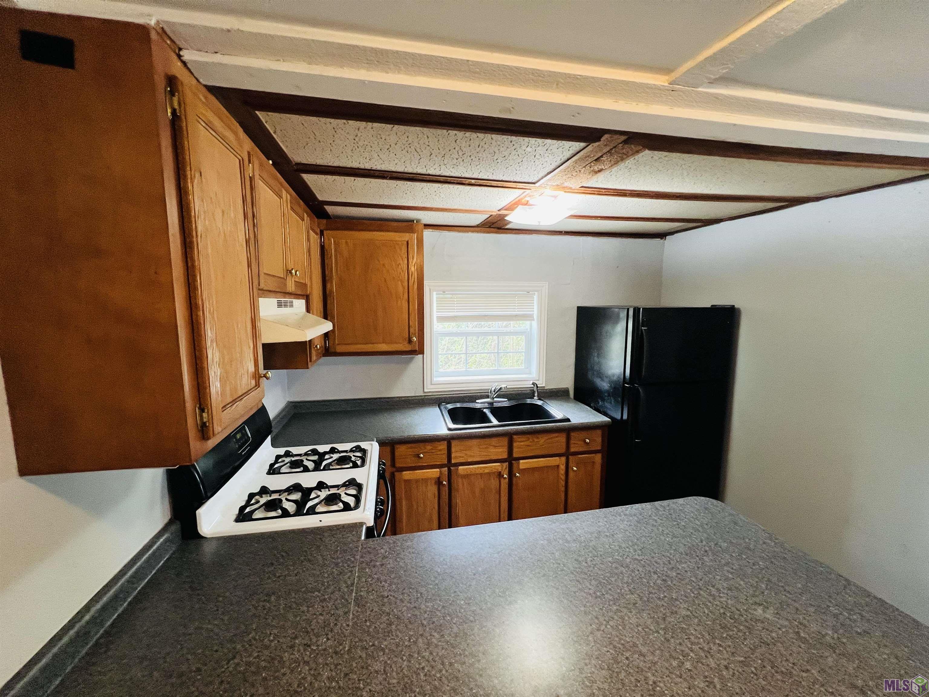 1118 Academy Street Houma, LA 70360 - Photo 49 of 58 Apartment kitchen view 2