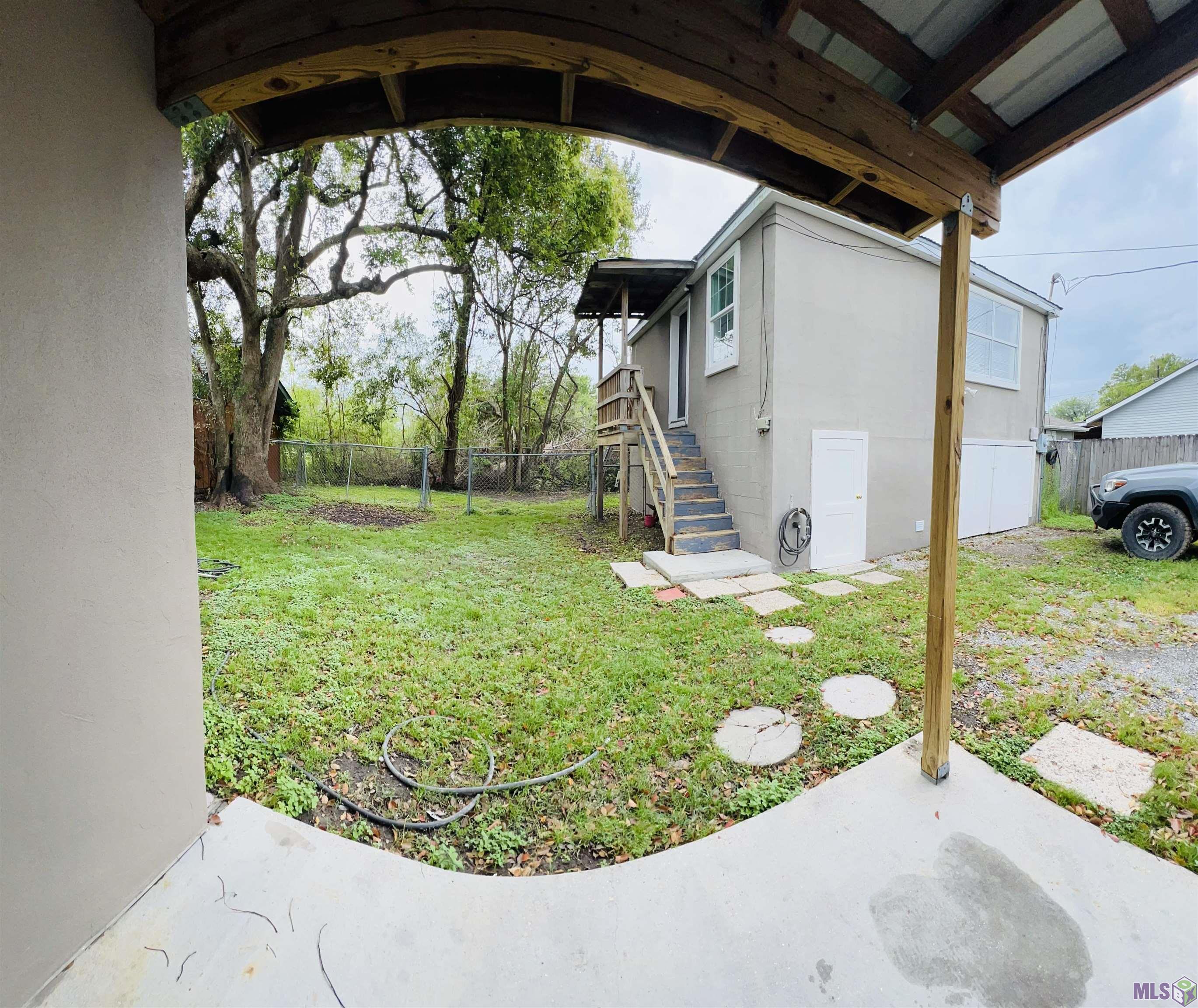 1118 Academy Street Houma, LA 70360 - Photo 58 of 58 back patio apartment view