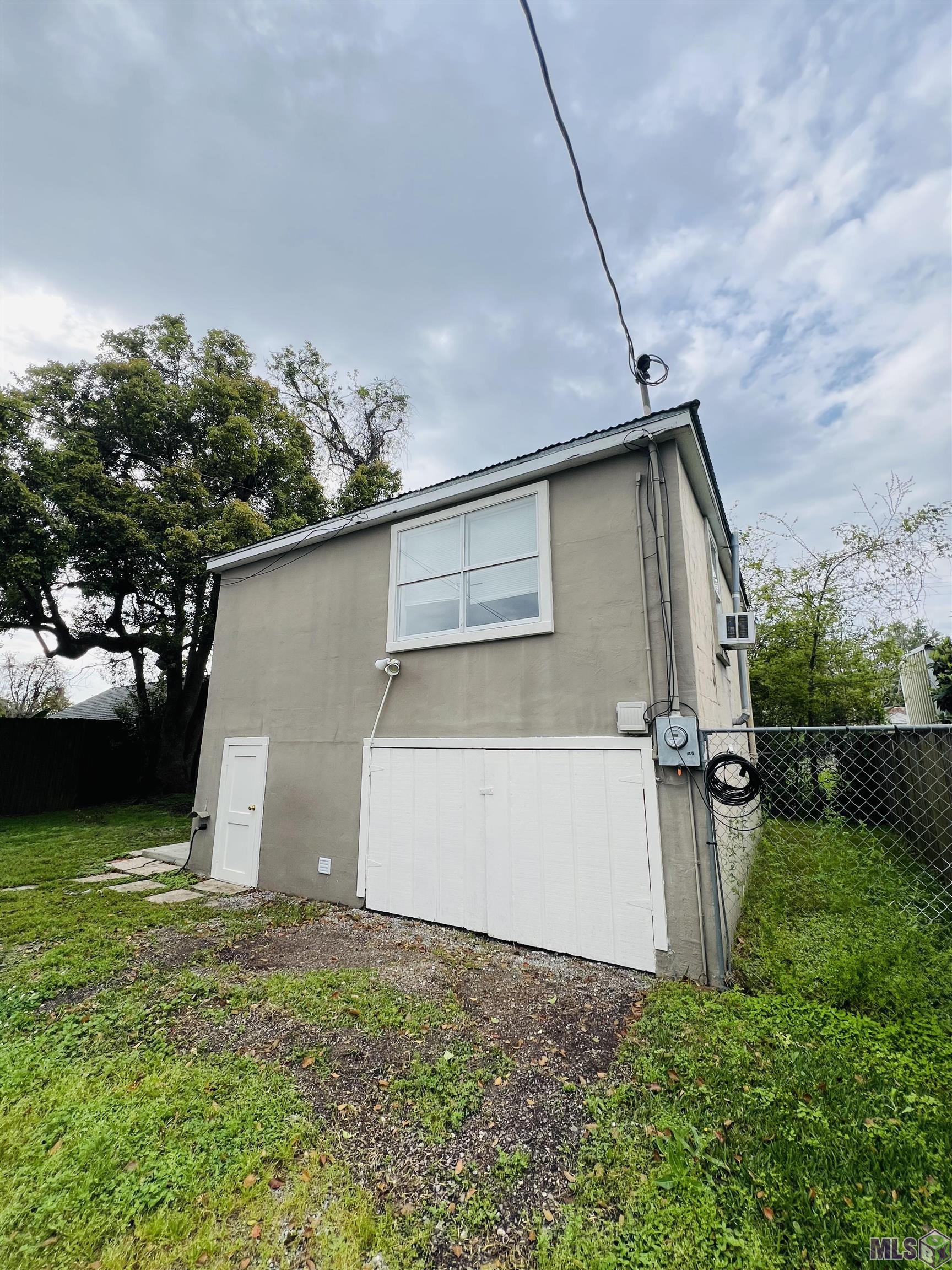 1118 Academy Street Houma, LA 70360 - Photo 9 of 58 Garage and apartment