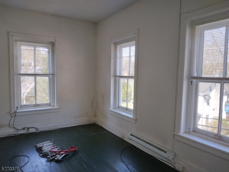 191 Mt Joy Road Phillipsburg, NJ 08865 - Photo 22 of 29 an empty room with a window