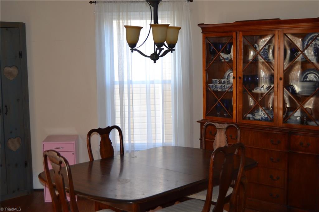 805 Carrick Street High Point, NC 27262 - Photo 3 of 9 Gallery Image 3