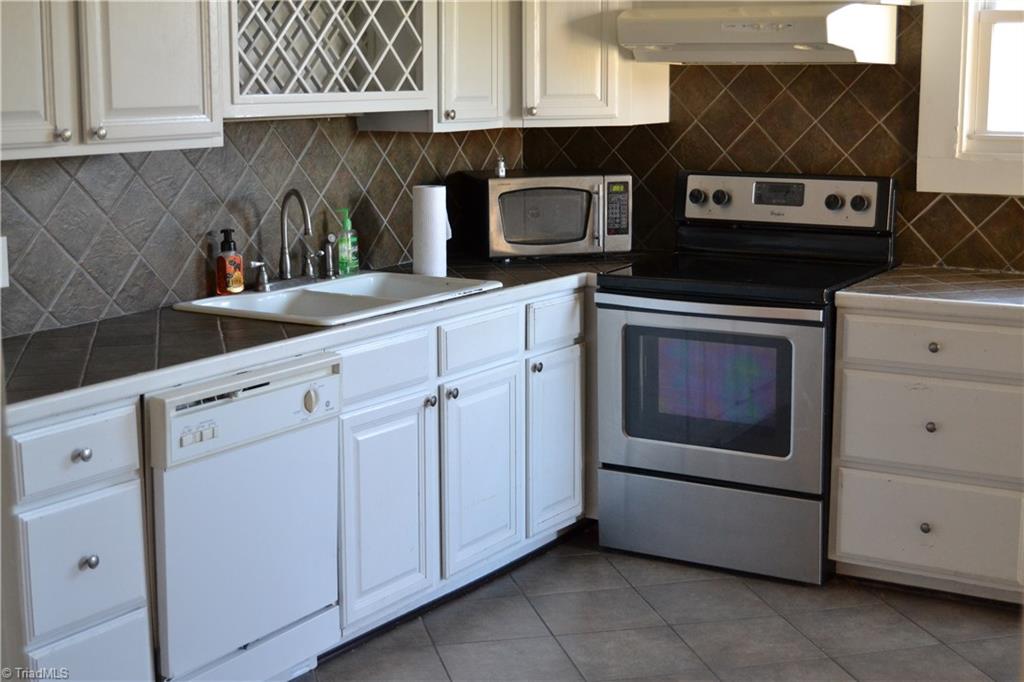 805 Carrick Street High Point, NC 27262 - Photo 4 of 9 Gallery Image 4