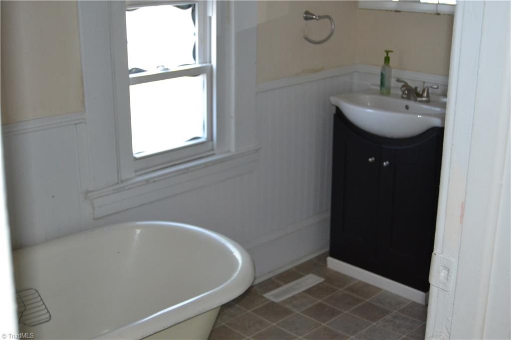 805 Carrick Street High Point, NC 27262 - Photo 6 of 9 Gallery Image 6
