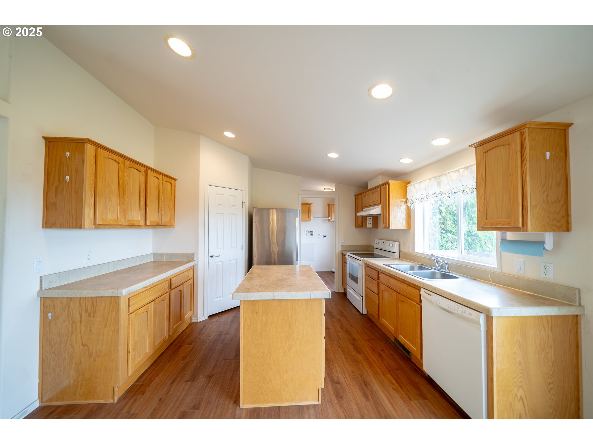 7790 Spring Valley Road Northwest Salem, OR 97304 - Photo 11 of 41 Gallery Image 11