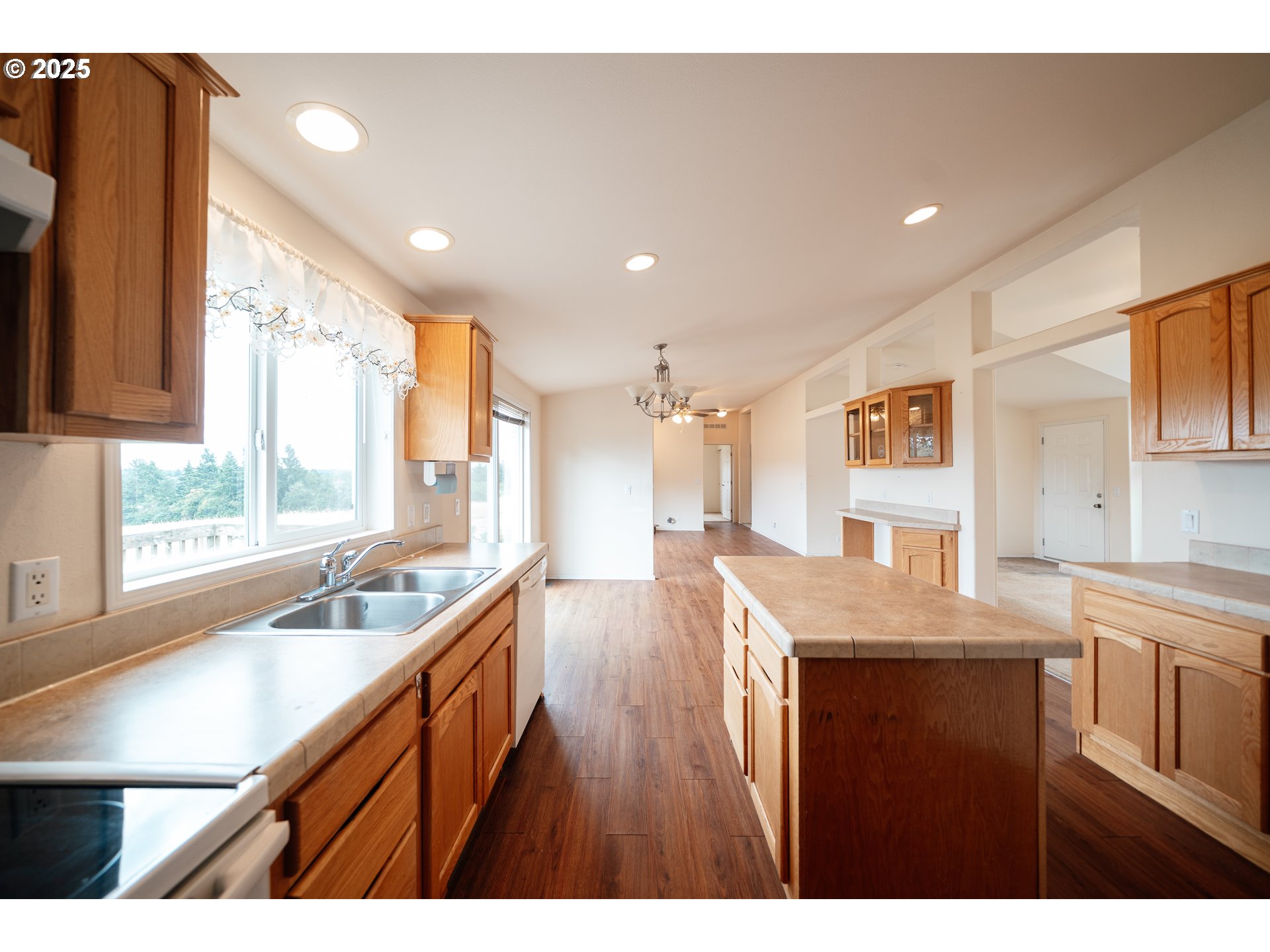 7790 Spring Valley Road Northwest Salem, OR 97304 - Photo 12 of 41 Gallery Image 12
